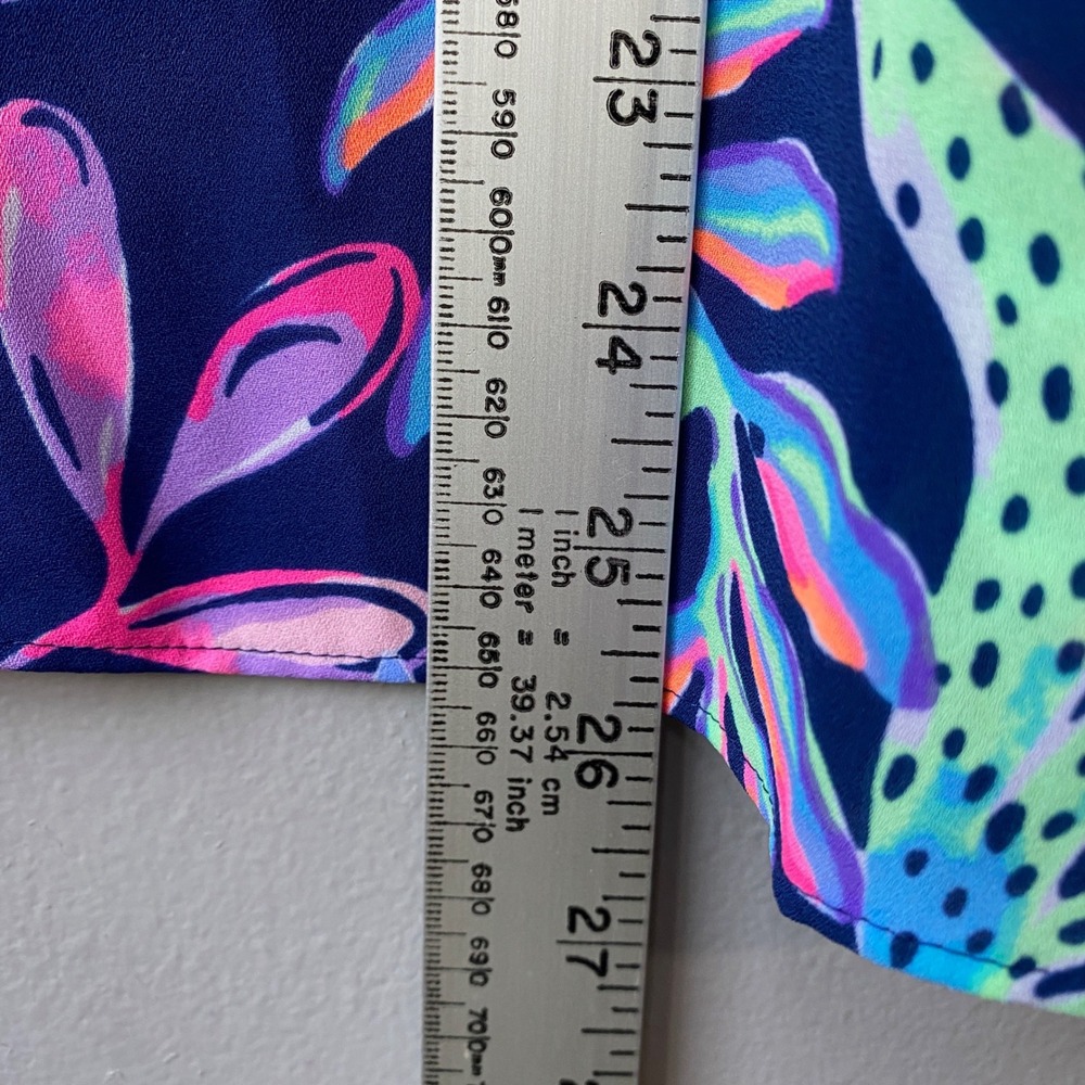 Lilly Pulitzer Pamala Lileeze Top Medium Oyster Bay Navy
You've Been Spotted Top - Picture 7 of 9